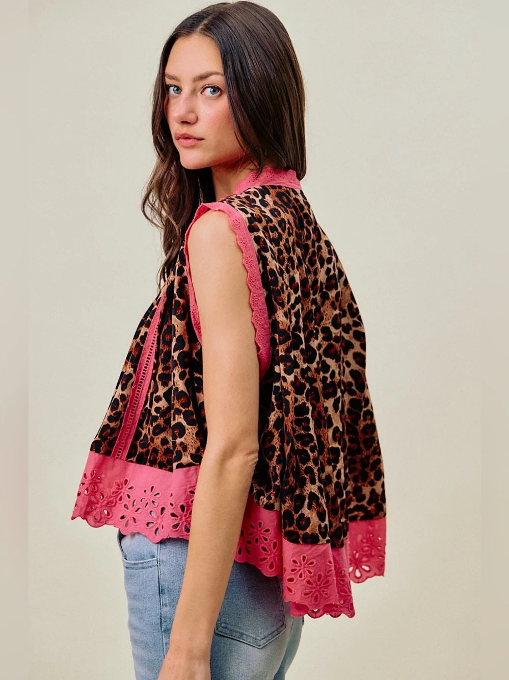 🐆 SO ME Leopard Print Pleated Sleeveless Blouse w/ Pink Lace Trim🛍️ - Picture 4 of 8